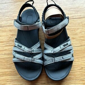 Teva Tirra Black/White/Multi Size 8 NEW!